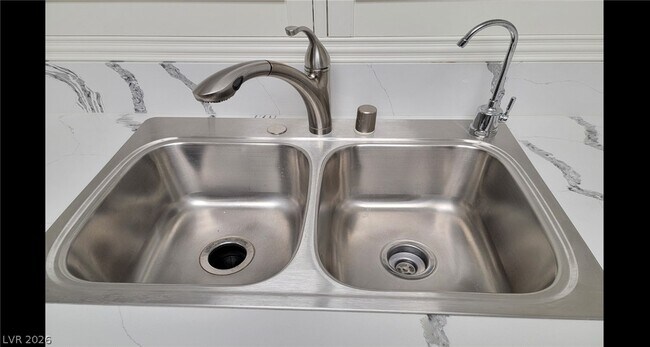 Building Photo - 830 Carnegie St