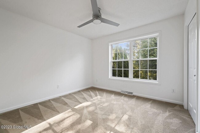 Building Photo - 25B Pointe W Dr
