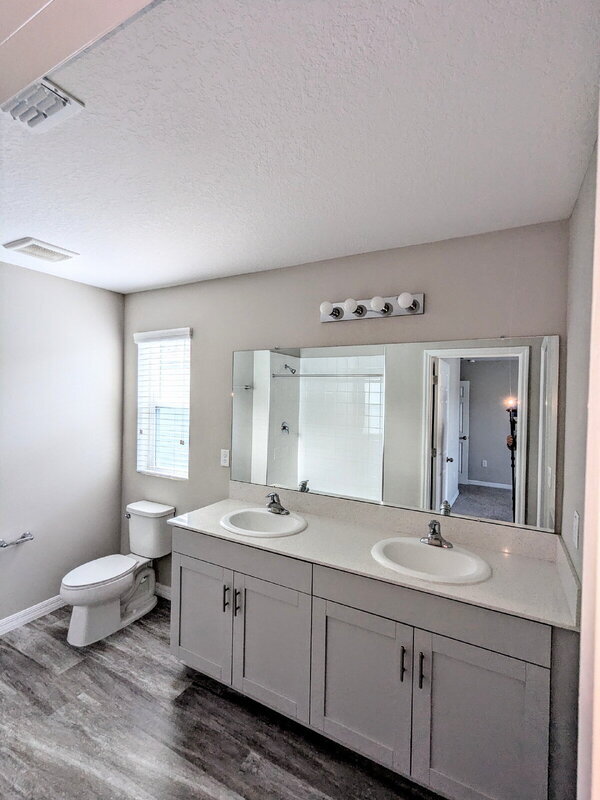 Building Photo - 13089 Oak Hill Way