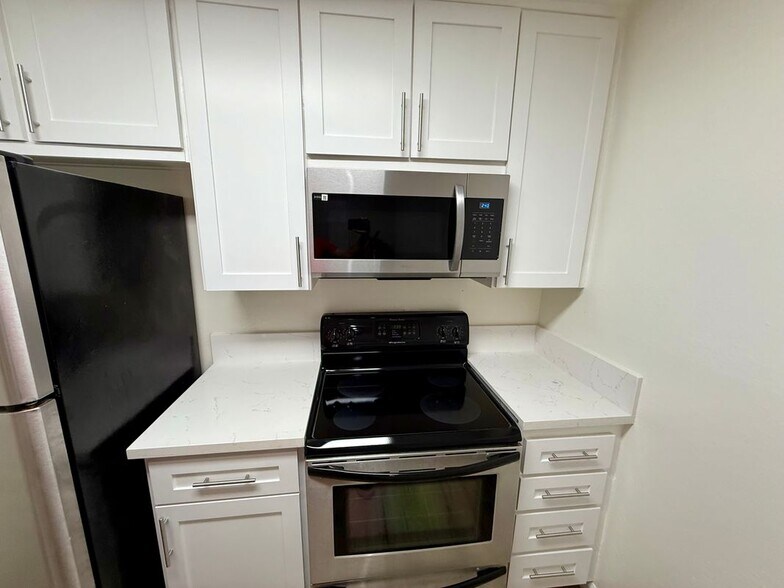 Building Photo - 5850 Benner St