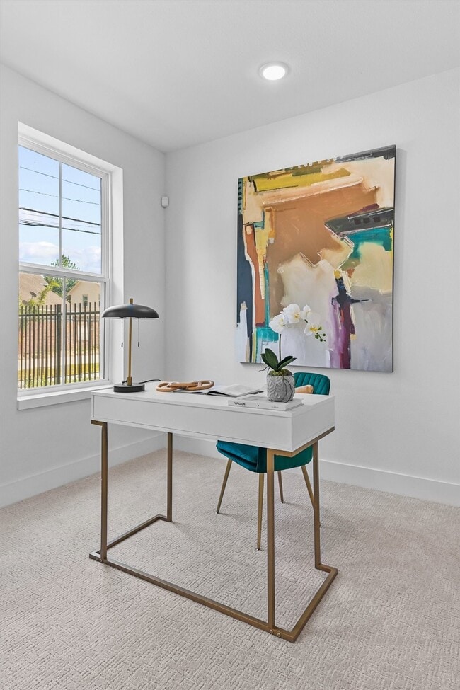 Building Photo - 3903 F Pinemont Dr