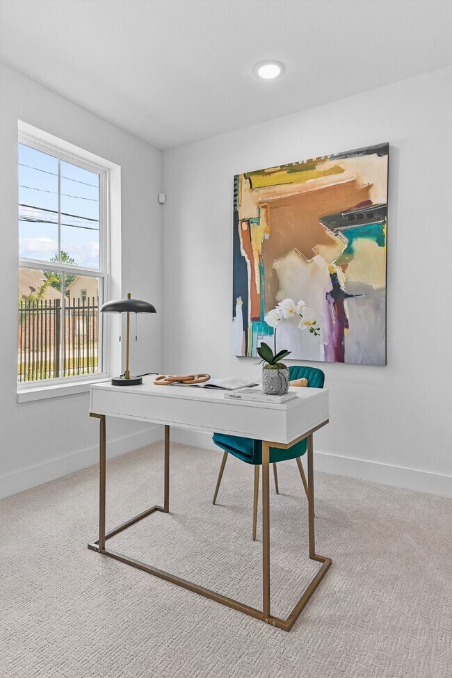 Building Photo - 3903 Pinemont Dr