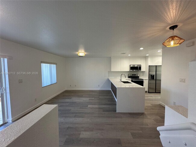 Building Photo - 322 NE 3rd St