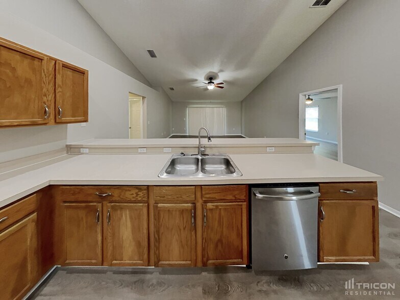 Building Photo - 820 Mountbatten Ln