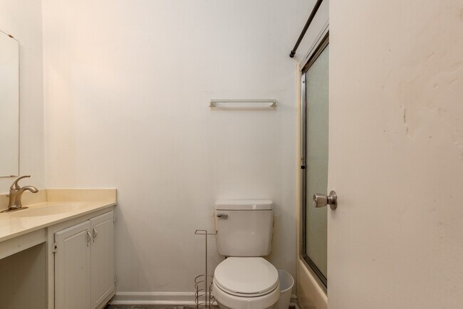 Building Photo - 801 Burcale Rd