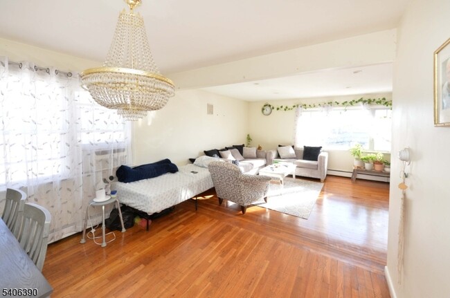 Building Photo - 100 Eastern Wy