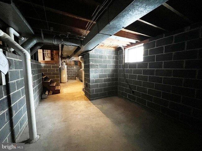 Building Photo - 450 Linden Ave