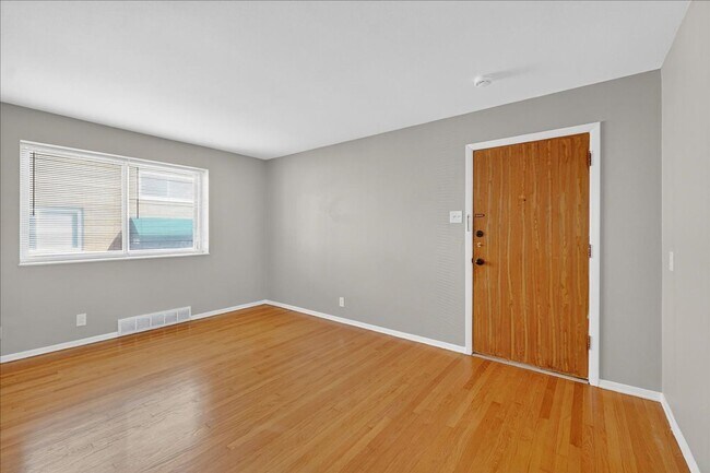 Building Photo - Plan B