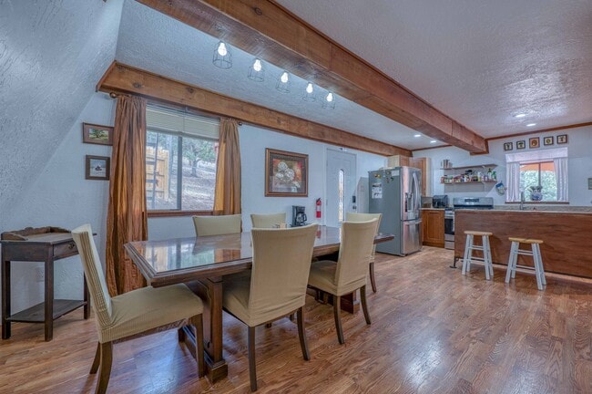 Building Photo - 104 Meadowood