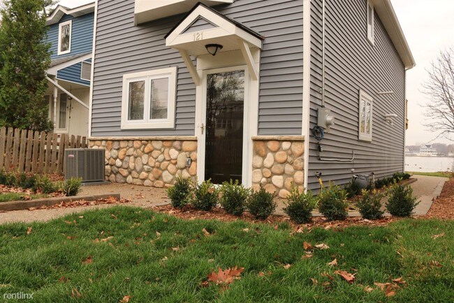 Building Photo - 2 br, 1.5 bath House - 121 N North Shore Dr