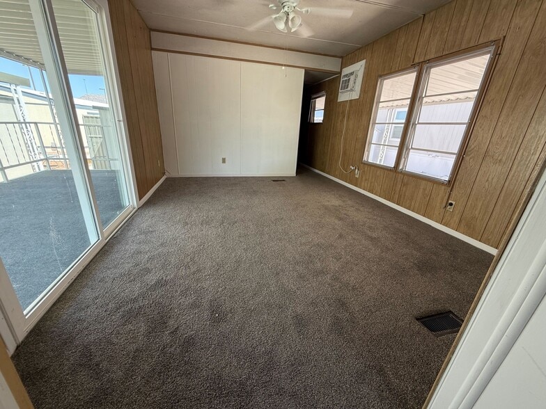 Building Photo - 3601 E Wyoming Ave