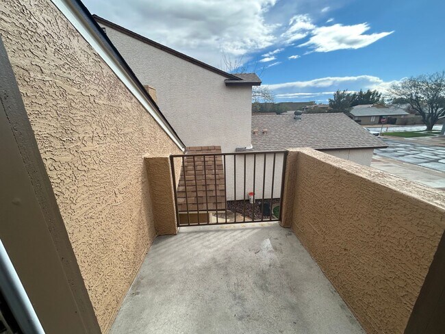 Building Photo - 4 Bedroom 2 Bath Greenfield Park Home