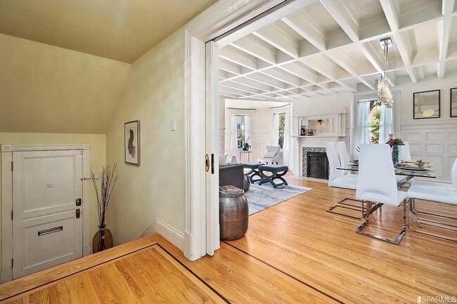 Building Photo - 2096 Pine St