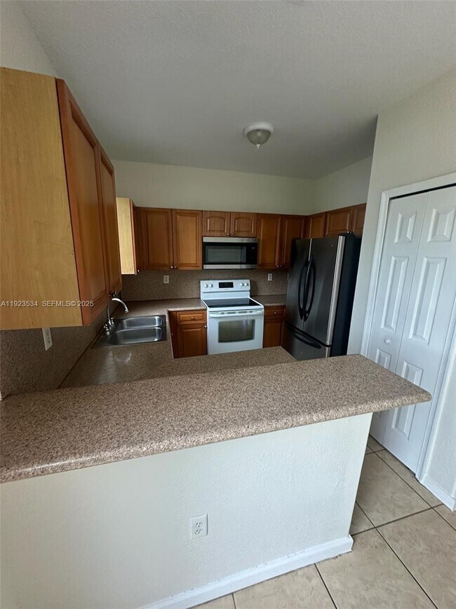 Building Photo - 2505 SE 14th Ave