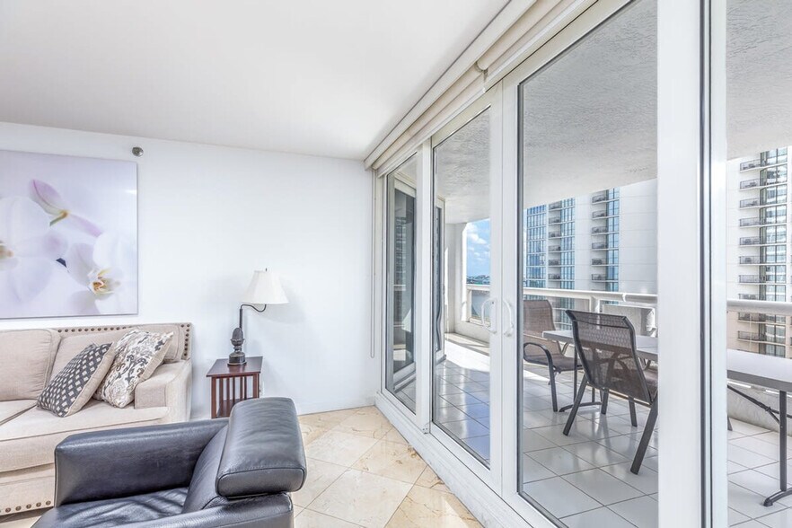Building Photo - 1717 N Bayshore Dr
