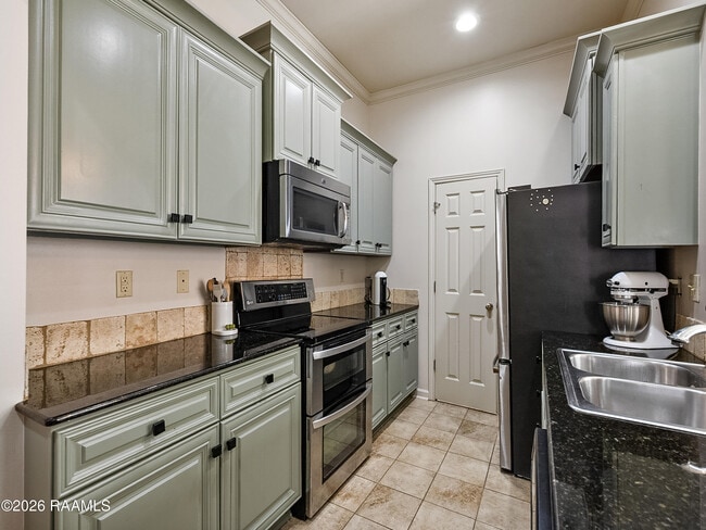 Building Photo - 218 Chimney Rock Blvd