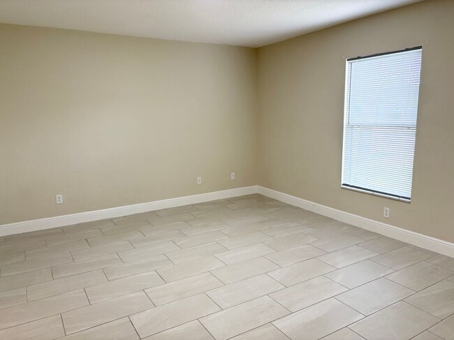 Building Photo - 1565 Emerson Dr SE