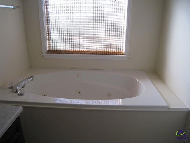 Building Photo - 101 Trevore Ct