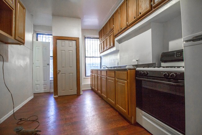 Primary Photo - 579 Saint Johns Pl