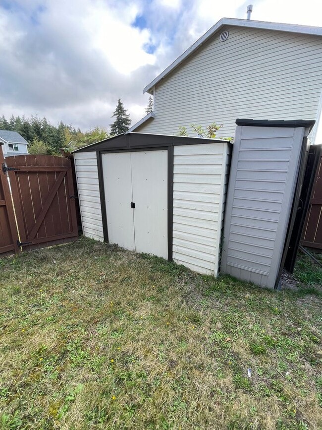 Building Photo - 1337 NW Redwing Dr