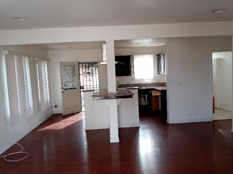 Building Photo - 237 S Matthisen Ave