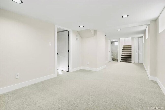Building Photo - Beautiful 2 Bed 2 Bath With Bonus Living Space in Denver's Clayton Neighborhood