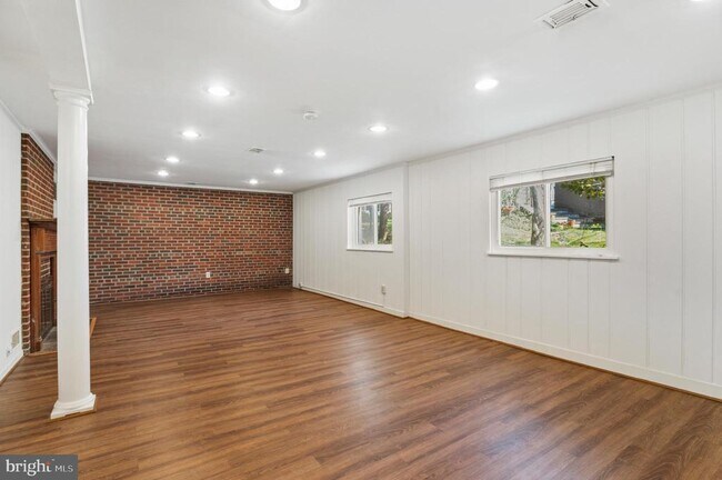 Building Photo - 5523 Uppingham St