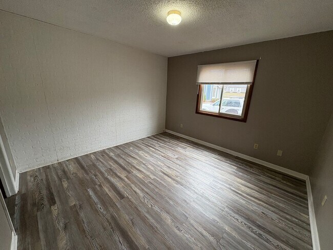 Building Photo - 616 S 6th St