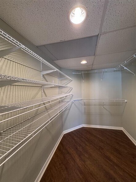 Building Photo - 600 Mirabella Cir