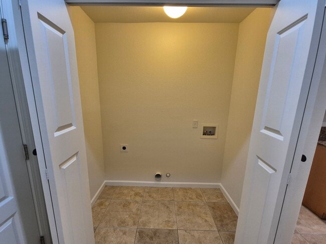 Building Photo - Beautiful 3 bedroom 2.5 bath in Folsom