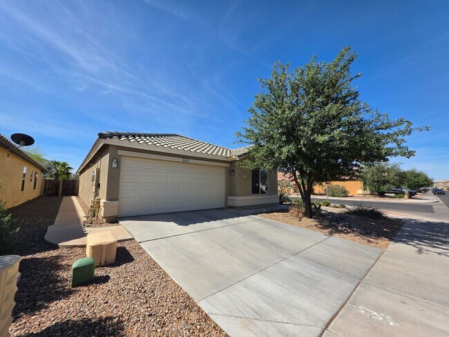 Building Photo - 40397 W Sanders Way