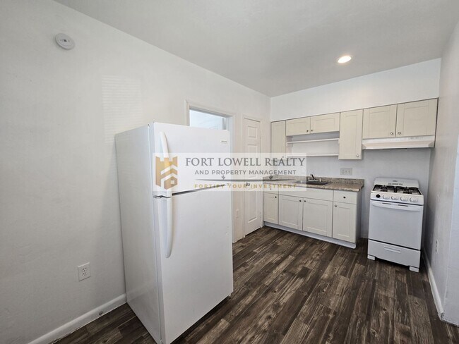 Building Photo - One Bedroom with Yard at Stonedale Apartme...