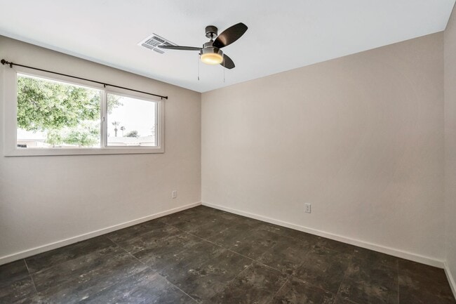 Building Photo - Spacious 6-Bedroom, 3.5-Bath Pool Home Near ASU Campus