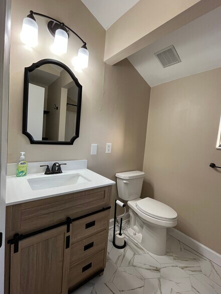 Building Photo - 1255 Ponce Island Dr