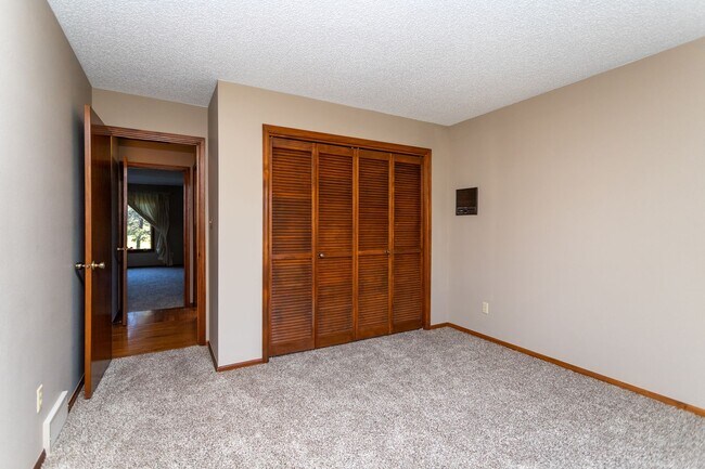 Building Photo - Ranch Style Home Located inside Kissing Camels!
