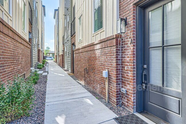 Building Photo - 3511 S Marion St