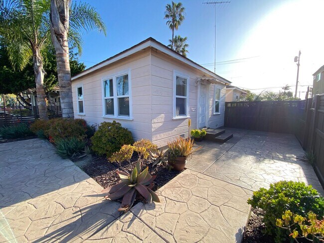 Building Photo - LARGE PRIVATE EXCLUSIVE PATIO! EXCLUSIVE U...