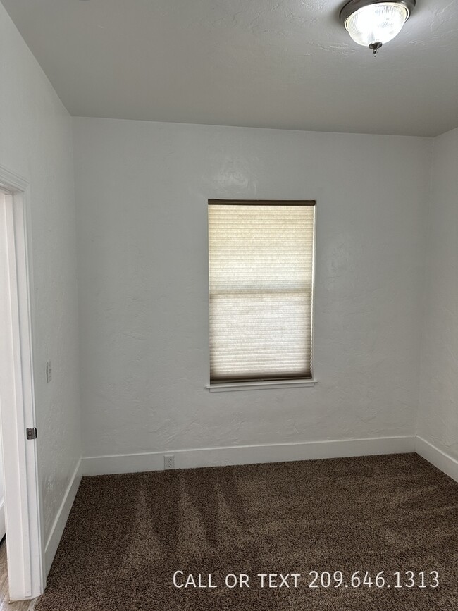 Building Photo - 405 S Laurel St