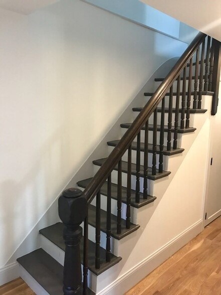 Building Photo - 101 School St