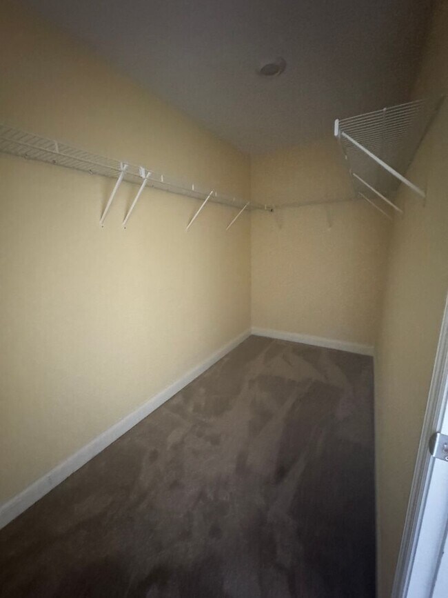 Building Photo - Spacious 4BR/2BA Home in Oaks at Ocala Cro...