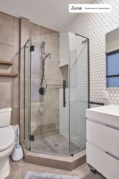 Building Photo - Beautiful Private ROOM in Manhattan