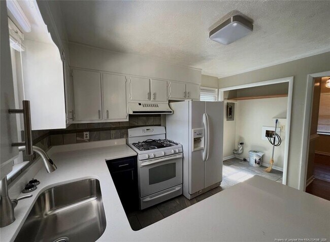 Building Photo - 1319 Levy Dr