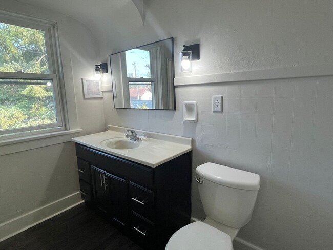 Building Photo - 322 N 2nd Ave