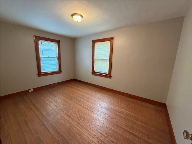 Building Photo - 4250 Harding Dr