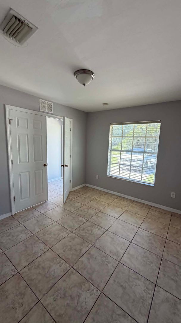 Building Photo - 2 Bedroom + Den in Lehigh Acres
