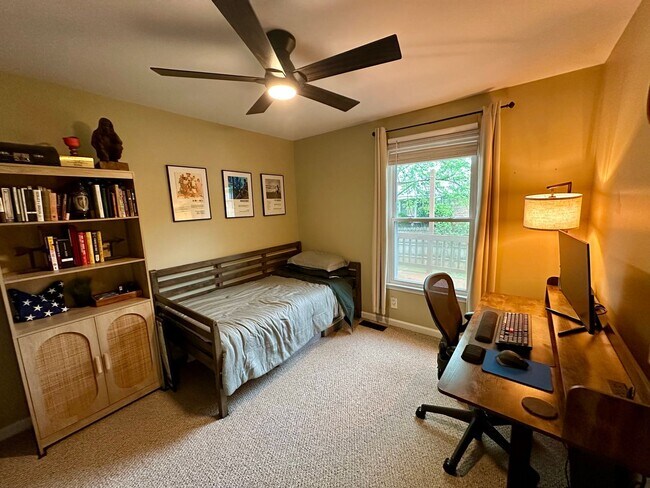 Building Photo - 1205 Woodbridge Dr