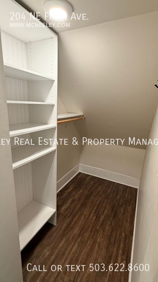 Building Photo - 204 NE Fifth Ave.-