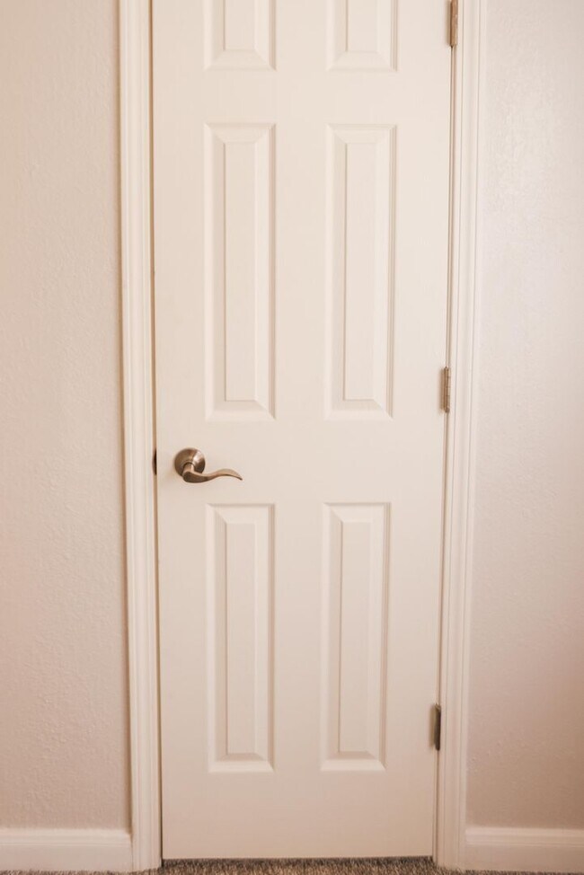 Building Photo - 628 Evesham Ave