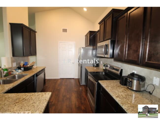 Building Photo - 1406 Lubbock Dr