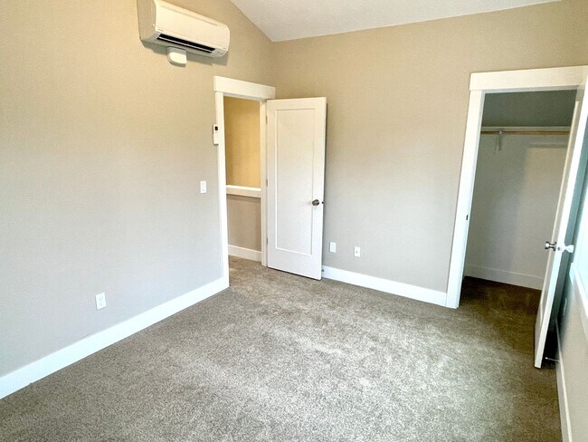 Building Photo - LASHJ02